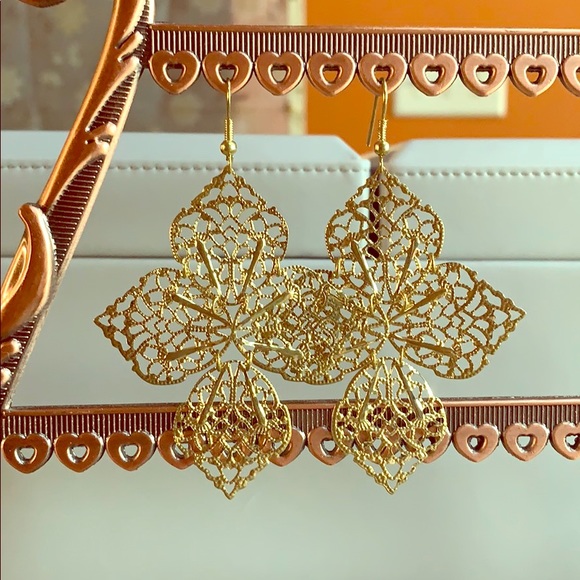 Jewelry - Floating Leaf Dangle Earrings